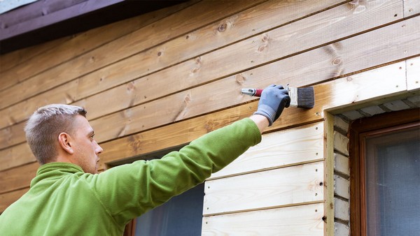 как правильно установить сайдинг на деревянный дом